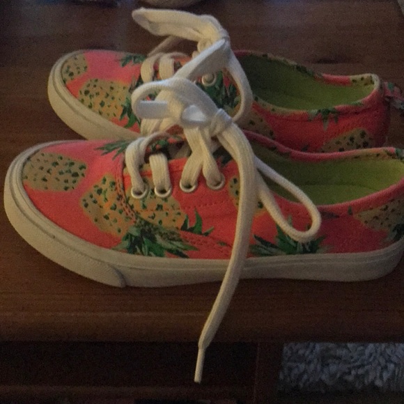 Pineapple tennis shoes - Picture 2 of 3